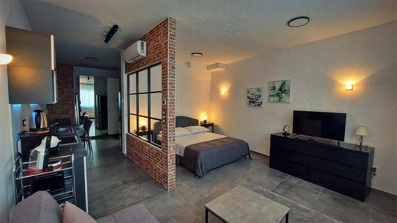 Apartament Square